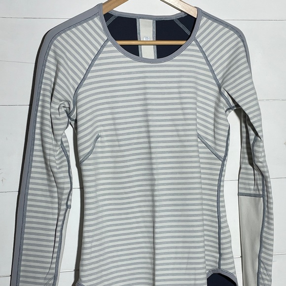 Unique Lululemon Reversible Long Sleeve Size 6 - Picture 1 of 4